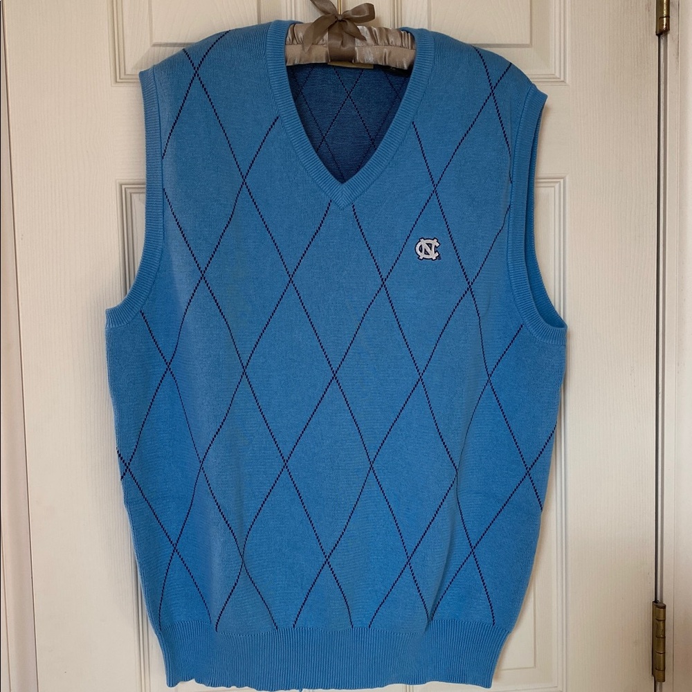 UNC Tar Heels Men's Blue Argyle Sweater Vest. Cotton V neck. NC logo. Size L.
